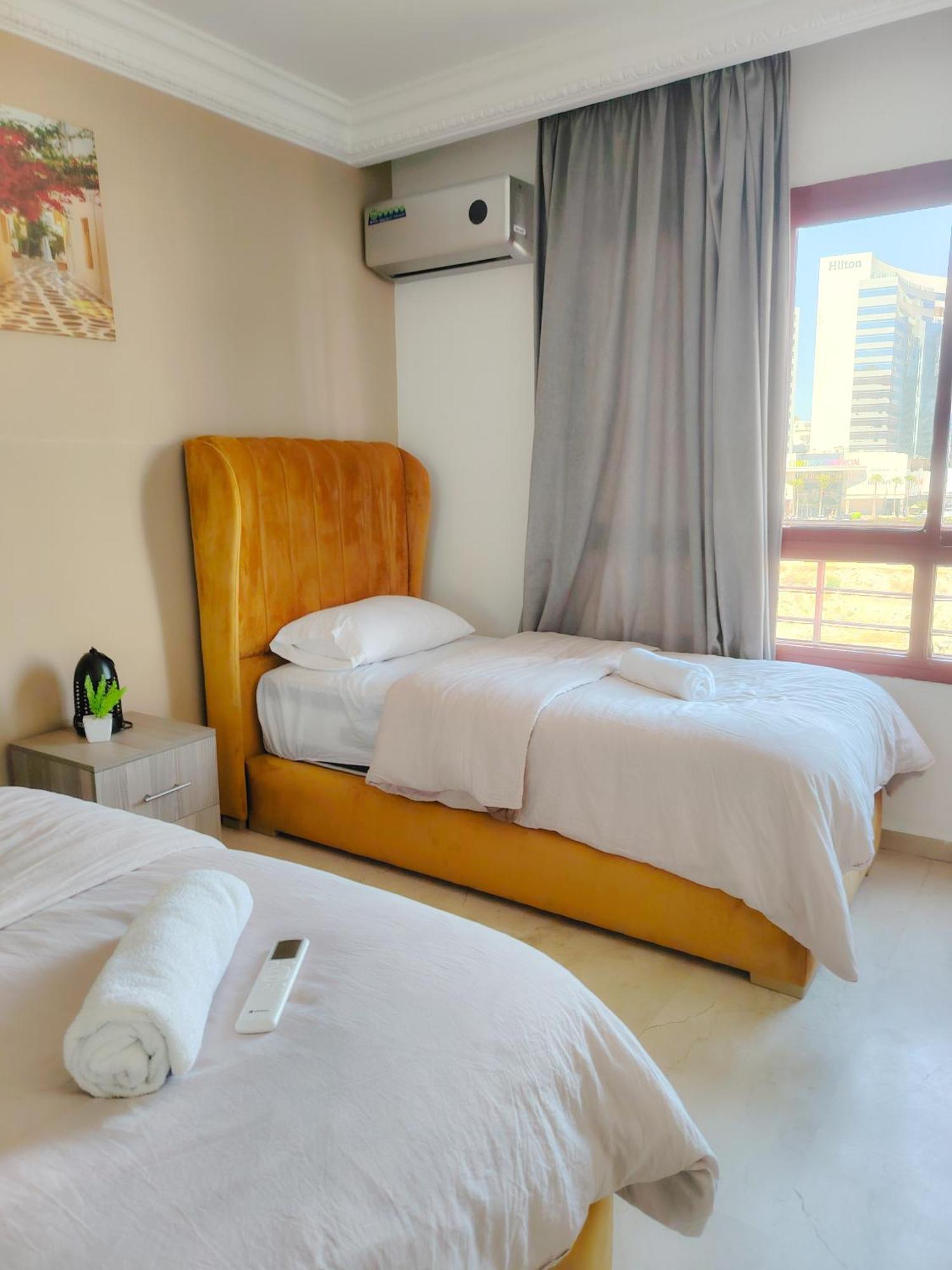 Moderne Appartement Au Plein Centre-Ville En Face Hilton & La Gare De Train Tgv Avec Climatisation Tangier Exterior photo